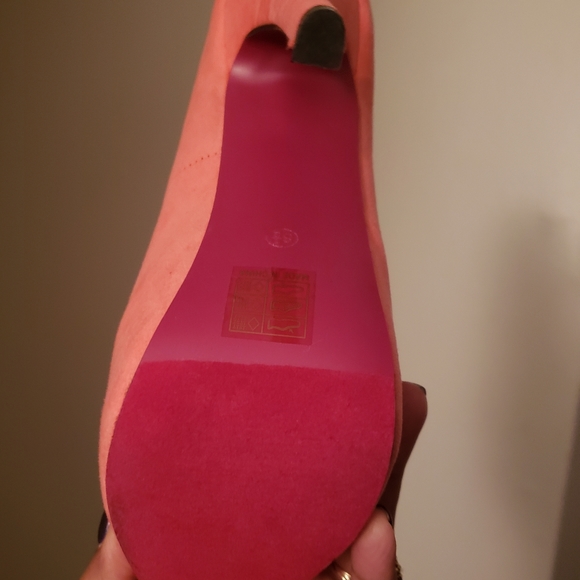 High Heels - Picture 2 of 2